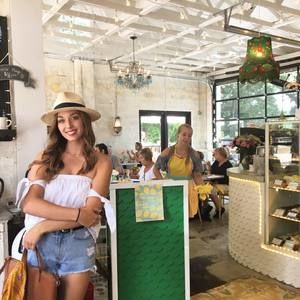 Meet your Posher, Ali